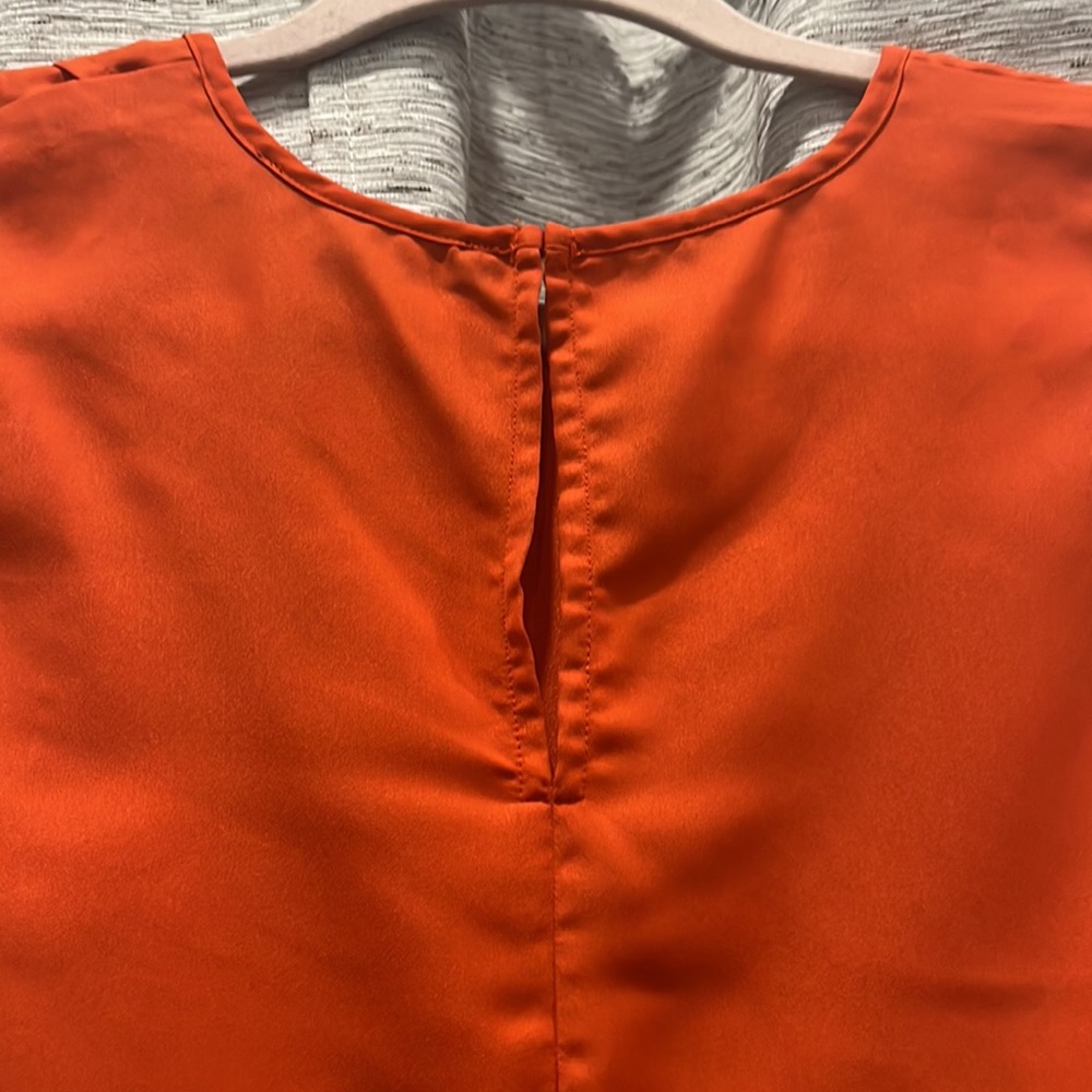 🚨2/$10🚨BcbgMaxAzria Orange Top - Picture 5 of 7